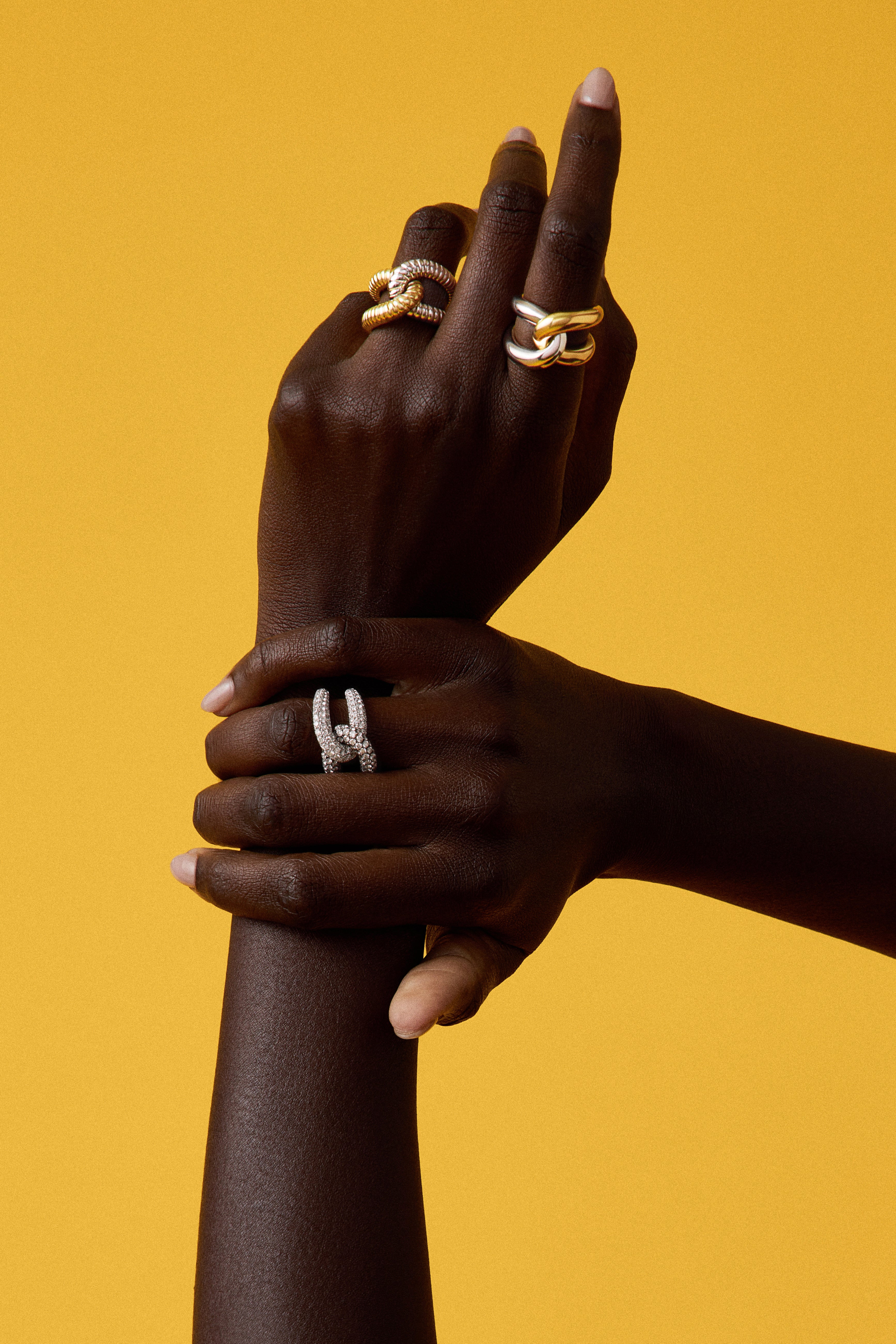 Intertwin Half Ridged 18K Gold