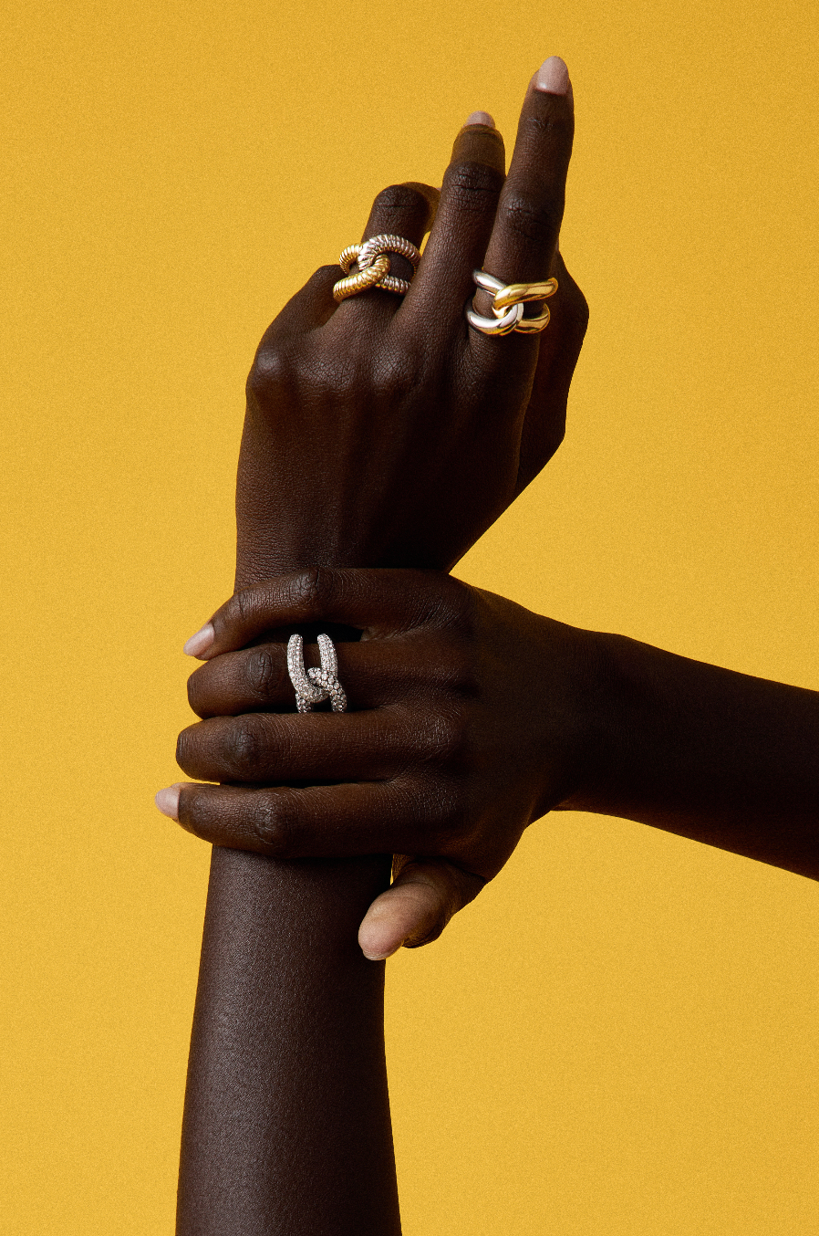 Intertwin Ring Ridged 18k Gold & Diamond
